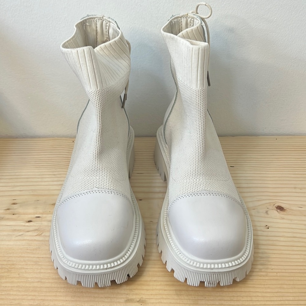 Size 7 creamy white combat style boots sock boot style top